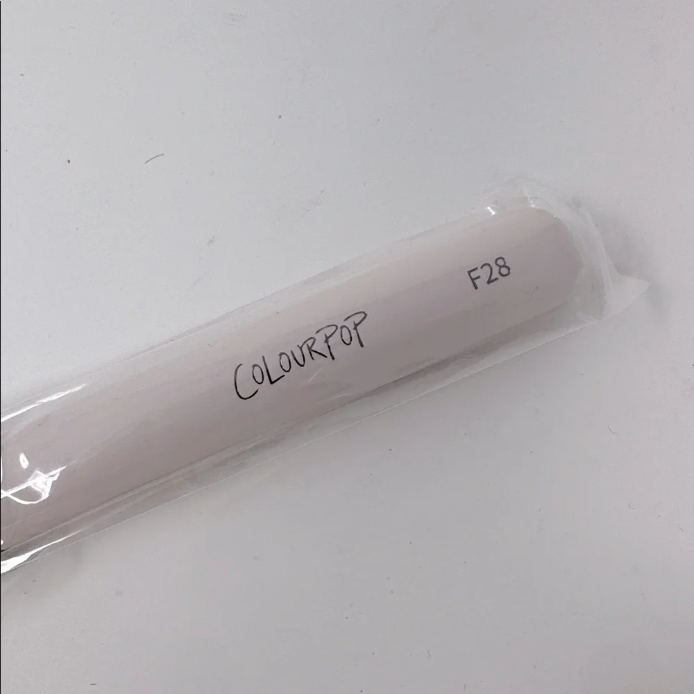 NWT ColourPop Large Face Brush F28 pink and white